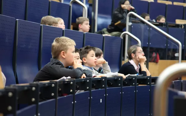 21_kinderuni_brs_motorsport_sta_2010427_foto_j._kuestenmacher.jpg (DE)