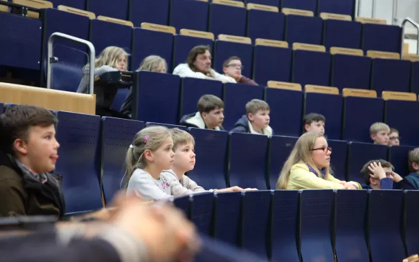 22_kinderuni_brs_motorsport_sta_2010427_foto_j._kuestenmacher.jpg (DE)