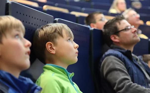 26_kinderuni_brs_motorsport_sta_2010427_foto_j._kuestenmacher.jpg (DE)