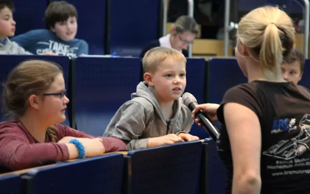 27_kinderuni_brs_motorsport_sta_2010427_foto_j._kuestenmacher.jpg (DE)