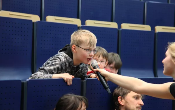 29_kinderuni_brs_motorsport_sta_2010427_foto_j._kuestenmacher.jpg (DE)