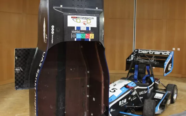 33_kinderuni_brs_motorsport_sta_2010427_foto_j._kuestenmacher.jpg (DE)