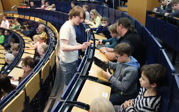 38_kinderuni_brs_motorsport_sta_2010427_foto_j._kuestenmacher.jpg (DE)