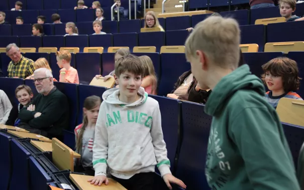 41_kinderuni_brs_motorsport_sta_2010427_foto_j._kuestenmacher.jpg (DE)