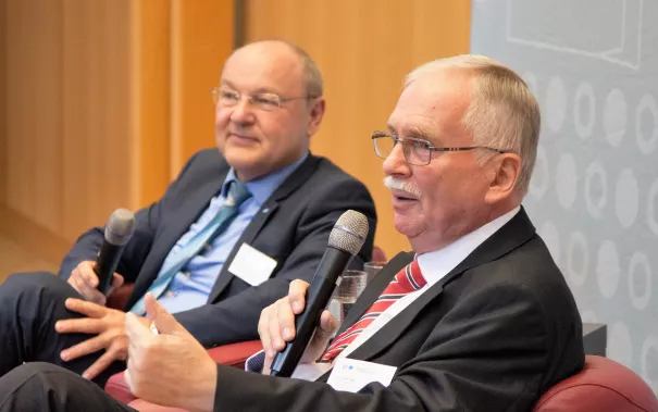 45b_alumni-tag-2016_tri_vortrag_heiko_mell.jpg (DE)