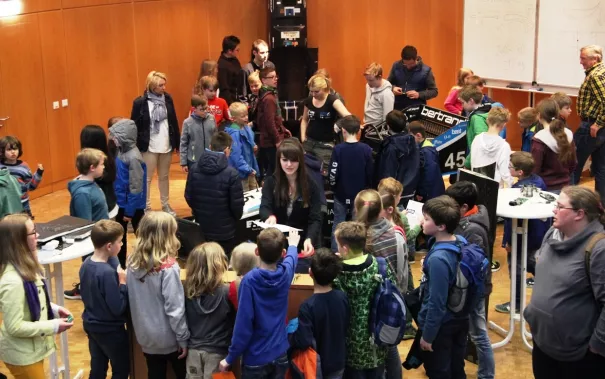 46_kinderuni_brs_motorsport_sta_20170427_foto_c._pesch.jpg (DE)