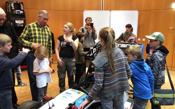 48_kinderuni_brs_motorsport_sta_20170427_foto_c._pesch.jpg (DE)