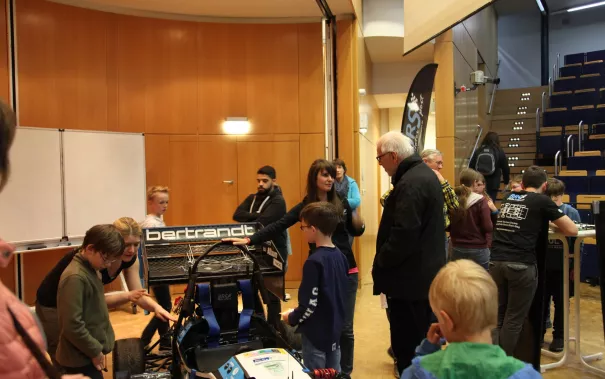 50_kinderuni_brs_motorsport_sta_20170427_foto_c._pesch.jpg (DE)