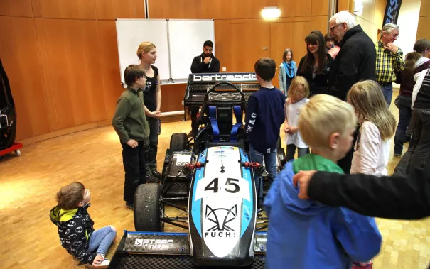 51_kinderuni_brs_motorsport_sta_20170427_foto_c._pesch.jpg (DE)