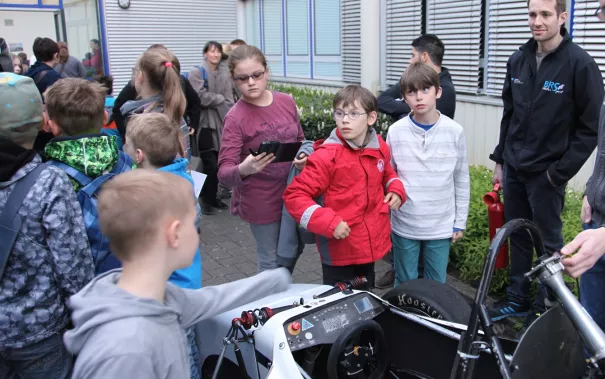 56_kinderuni_brs_motorsport_sta_20170427_foto_c._pesch.jpg (DE)