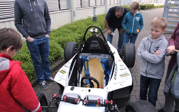 57_kinderuni_brs_motorsport_sta_20170427_foto_c._pesch.jpg (DE)