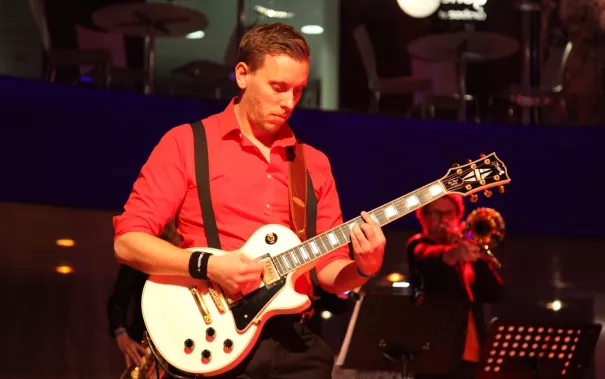 absolventenfeier_2014_party_foto_e._tritschler_img_4456.jpg (DE)