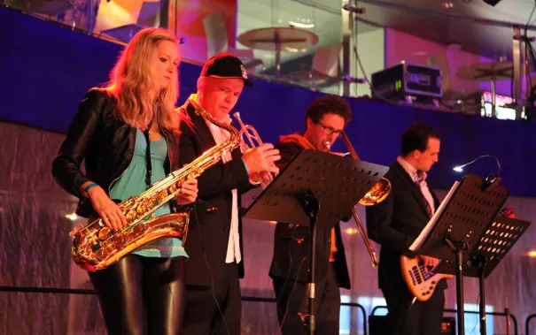 absolventenfeier_2014_party_foto_e._tritschler_img_4457.jpg (DE)