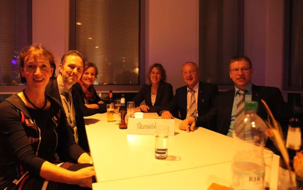 absolventenfeier_2014_party_foto_e._tritschler_img_4474.jpg (DE)