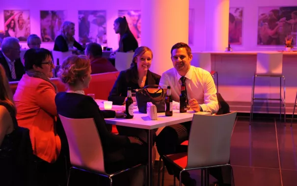 absolventenfeier_2014_party_foto_e._tritschler_img_4503.jpg (DE)