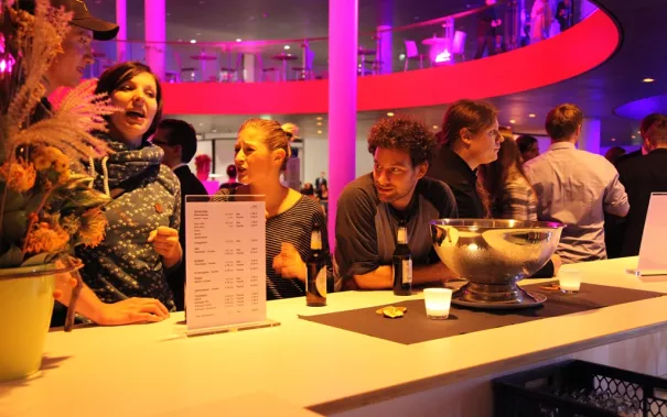 absolventenfeier_2014_party_foto_e._tritschler_img_4548.jpg (DE)