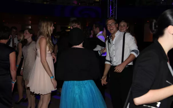 absolventenfeier_2014_party_foto_e._tritschler_img_4565.jpg (DE)