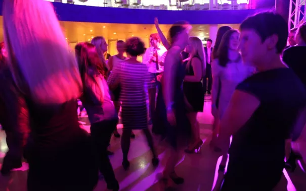 absolventenfeier_2014_party_foto_e._tritschler_img_4567.jpg (DE)
