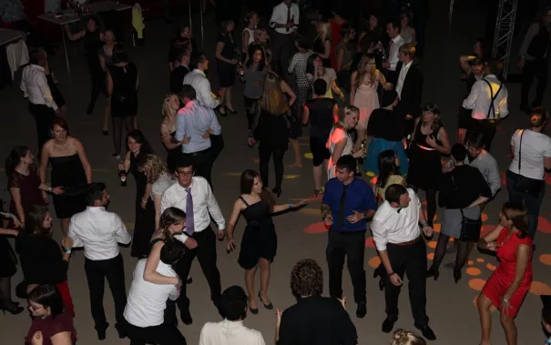 absolventenfeier_2014_party_foto_e._tritschler_img_4575.jpg (DE)