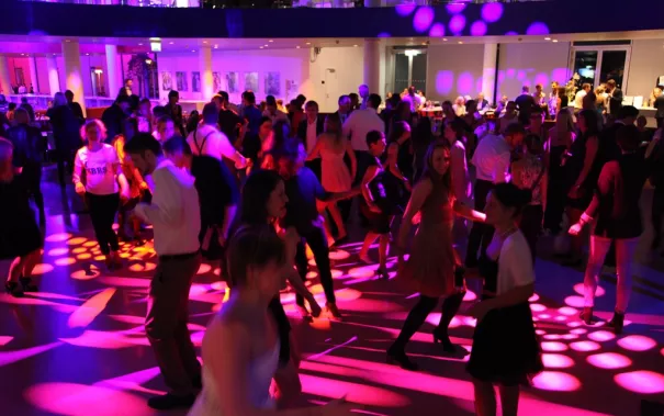 absolventenfeier_2014_party_foto_e._tritschler_img_4604.jpg (DE)