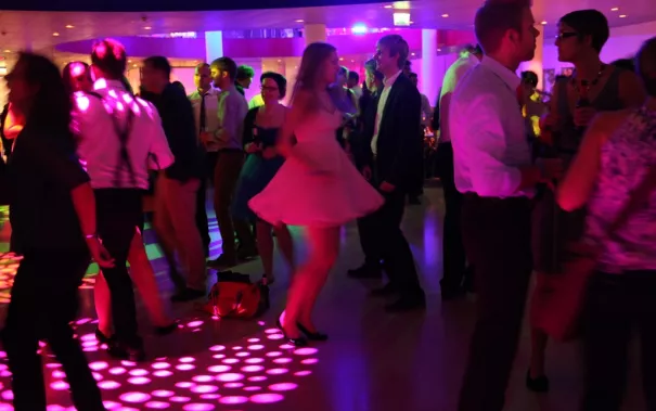 absolventenfeier_2014_party_foto_e._tritschler_img_4611.jpg (DE)