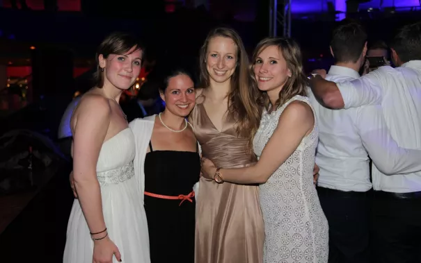 absolventenfeier_2014_party_foto_e._tritschler_img_4726.jpg (DE)