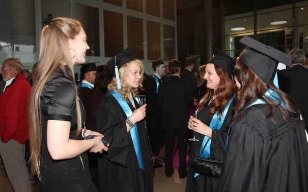 absolventenfeier_2014_web_foto_e._tritschler_05.jpg (DE)