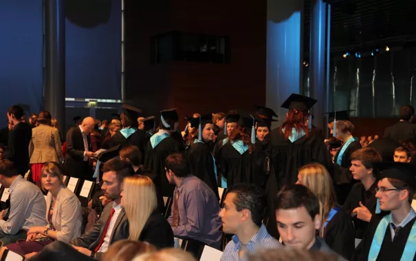 absolventenfeier_2014_web_foto_e._tritschler_08.jpg (DE)