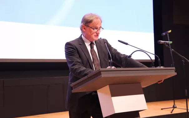 absolventenfeier_2014_web_foto_e._tritschler_18.jpg (DE)