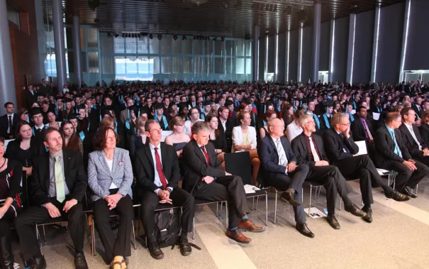 absolventenfeier_2014_web_foto_e._tritschler_21.jpg (DE)