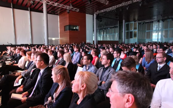 absolventenfeier_2014_web_foto_e._tritschler_22.jpg (DE)