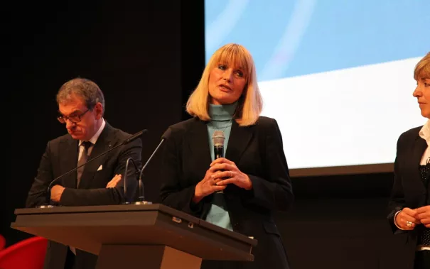 absolventenfeier_2014_web_foto_e._tritschler_27.jpg (DE)