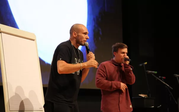 absolventenfeier_2014_web_foto_e._tritschler_40.jpg (DE)