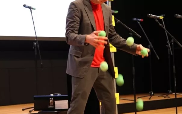 absolventenfeier_2014_web_foto_e._tritschler_53.jpg (DE)