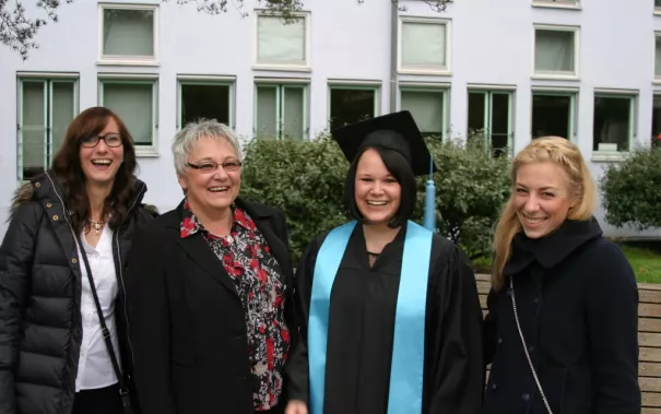 absolventenfeier_2014_web_foto_j._kuestenmacher_0183.jpg (DE)