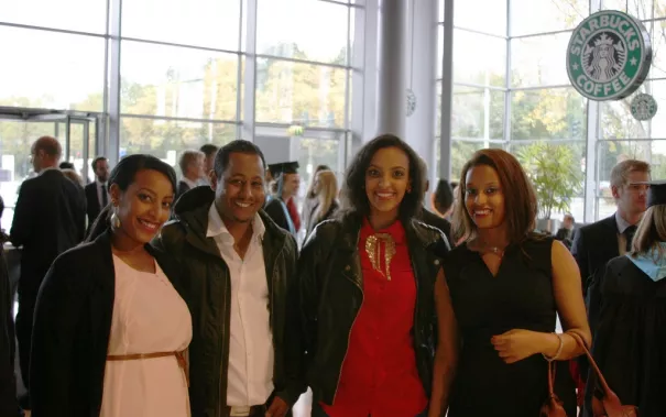 absolventenfeier_2014_web_foto_j._kuestenmacher_0236.jpg (DE)