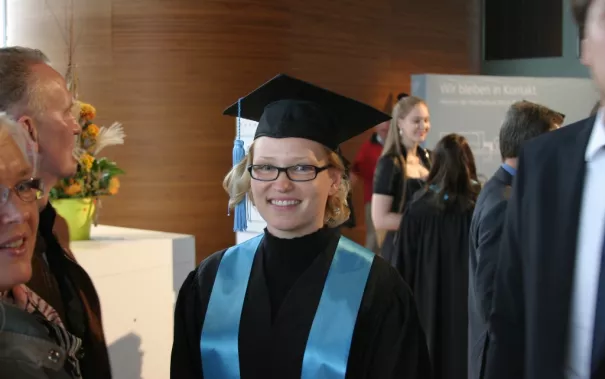 absolventenfeier_2014_web_foto_j._kuestenmacher_0265.jpg (DE)