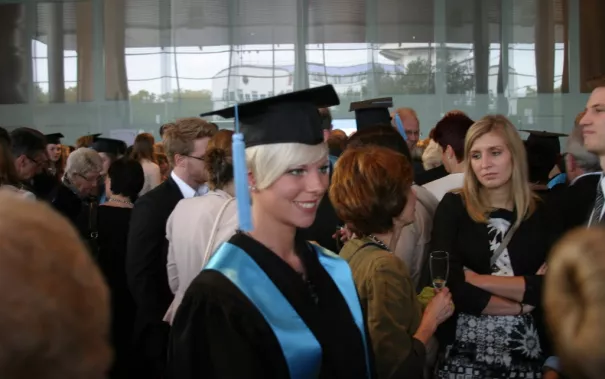 absolventenfeier_2014_web_foto_j._kuestenmacher_0346.jpg (DE)