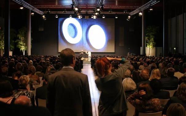 absolventenfeier_2014_web_foto_j._kuestenmacher_0392.jpg (DE)