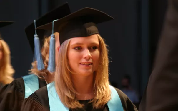 absolventenfeier_2014_web_foto_j._kuestenmacher_0434.jpg (DE)