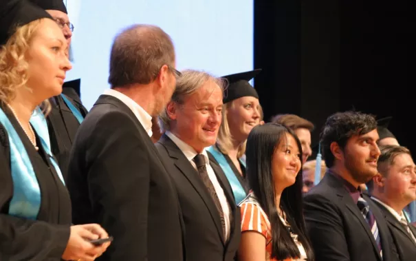 absolventenfeier_2014_web_foto_j._kuestenmacher_0449.jpg (DE)