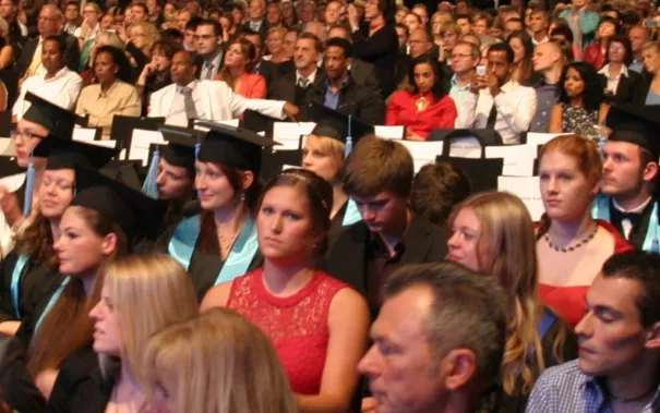 absolventenfeier_2014_web_foto_j._kuestenmacher_0492.jpg (DE)