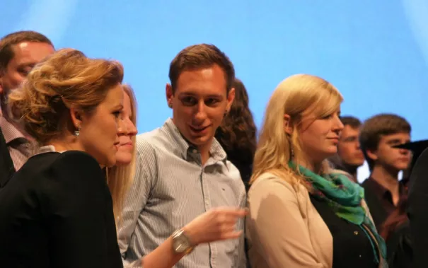 absolventenfeier_2014_web_foto_j._kuestenmacher_0552.jpg (DE)