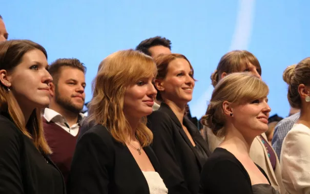 absolventenfeier_2014_web_foto_j._kuestenmacher_0563.jpg (DE)