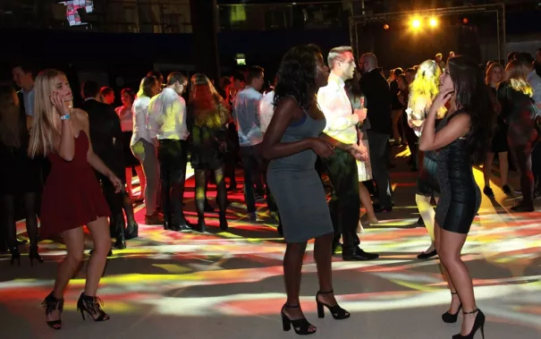 absolventenfeier_2015_party_20151024_foto_e._tritschler_img_8557.jpg (DE)