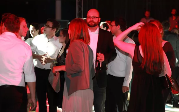 absolventenfeier_2015_party_20151024_foto_e._tritschler_img_8560.jpg (DE)