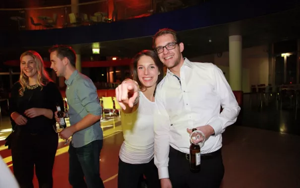 absolventenfeier_2015_party_20151024_foto_e._tritschler_img_8635.jpg (DE)