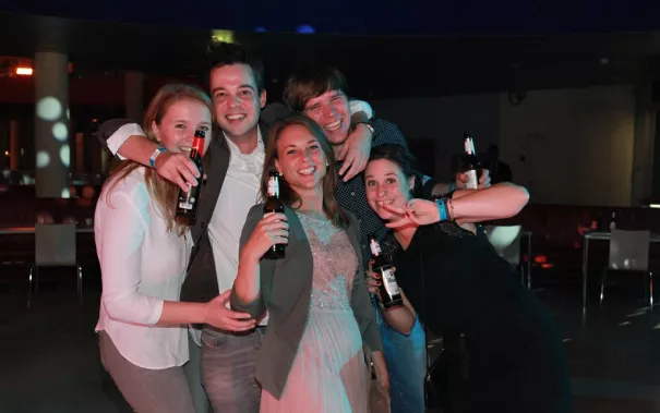 absolventenfeier_2015_party_20151024_foto_e._tritschler_img_8644.jpg (DE)
