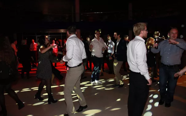 absolventenfeier_2015_party_20151024_foto_e._tritschler_img_8652.jpg (DE)