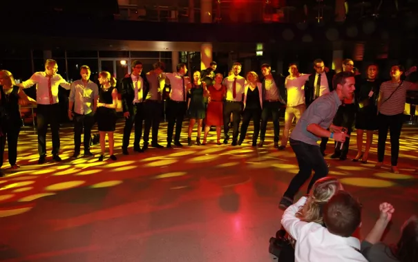 absolventenfeier_2015_party_20151024_foto_e._tritschler_img_8698.jpg (DE)